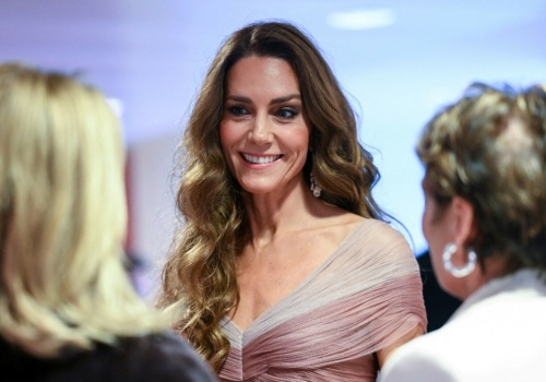 Wyszła u boku męża i patrzyli tylko na nią. Księżna brylowała