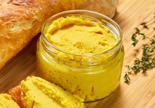 Na śniadanie robię proste smarowidło. Pod szynkę lepsze niż masło