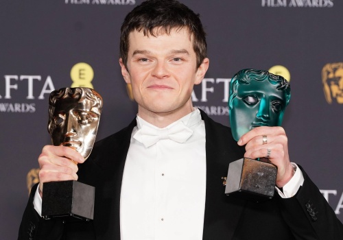 Pokonał faworytów i zgarnął dwie nagrody BAFTA. Kim jest Robert Aramayo?