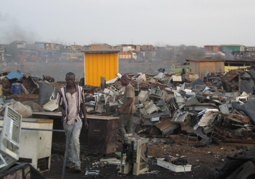 Odzyskują surowce, tracą zdrowie. Najwyższą cenę płacą dzieci