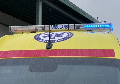 Zderzenie pociągu z osobówką. Ogromne utrudnienia na regionalnej kolei