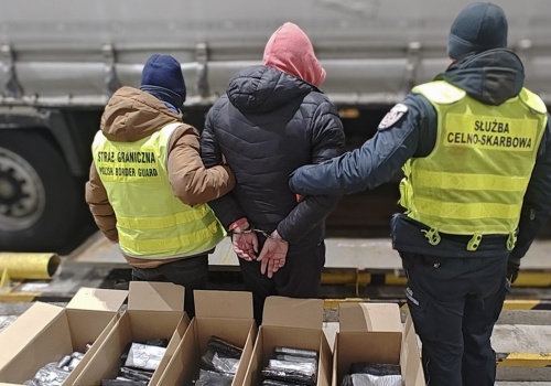 Ponad 111 kilogramów haszyszu ujawnionych w ciężarówce na granicy. W akcji KAS i SG