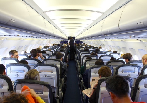 123 pasażerów Lufthansy spędziło noc na pokładzie samolotu, bo zamknięto lotnisko i nie miał ich kto przewieźć do terminala