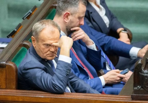 Setki tysięcy ludzi bez pracy, ale Tusk nie widzi powodu do niepokoju. 