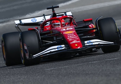 Ferrari dominuje w ostatnim dniu testów F1 w Bahrajnie. McLaren traci cenny czas na torze