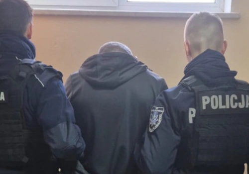Kradzież katalizatora w Sulejówku. Policja zatrzymała 28-latka z narkotykami