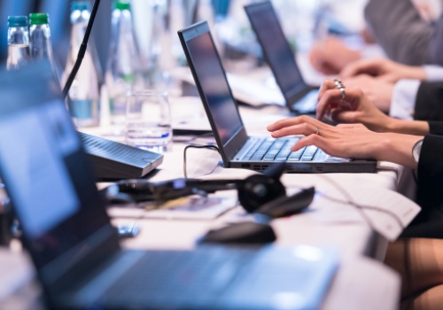 Przetarg na notebooki z budżetem blisko 100 mln zł