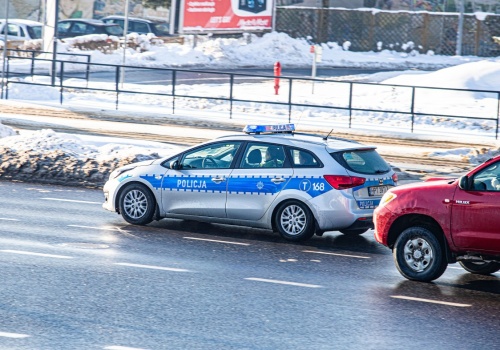 Olsztyn. 3,5 promila za kierownicą BMW, cztery zakazy zignorowane i pijany 25-latek zatrzymany o świcie