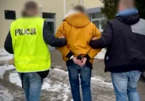 Podpalił BMW na prywatnej posesji. 43-letni agresor trafił do aresztu