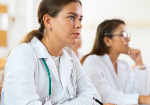 Ministerstwo chce przywrócić ustny egzamin specjalizacyjny dla lekarzy. Ci stawiają warunek