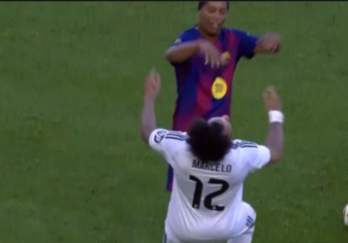Ronaldinho nie mógł się powstrzymać. Oto jak potraktował legendę Realu