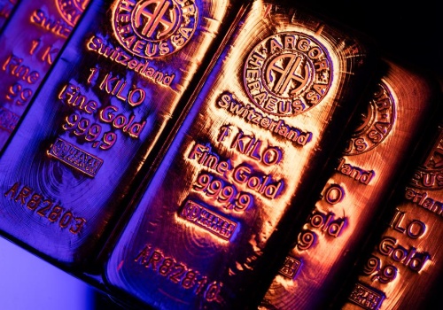 Spór o cła w USA podbija ceny złota i osłabia dolara