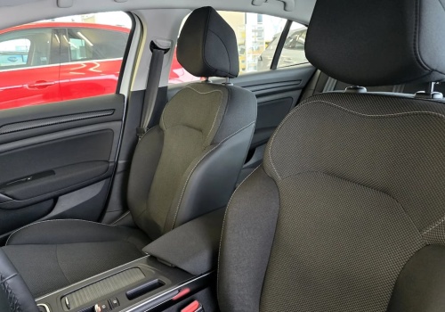 Sprawdzony sedan za 96 372 zł. Ma 503-litrowy bagażnik i pełną europejską homologację