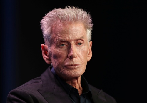 Dwie żony, jedno imperium. Prywatna historia Calvina Kleina