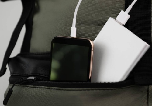 Bierzesz powerbank do samolotu? Pracownicy lotniska ostrzegają pasażerów