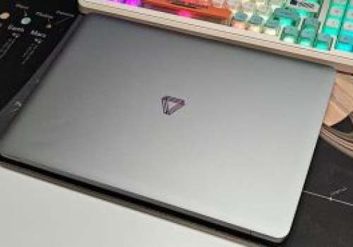 Chińska odpowiedź na MacBooka? Moore Threads pokazał swojego laptopa