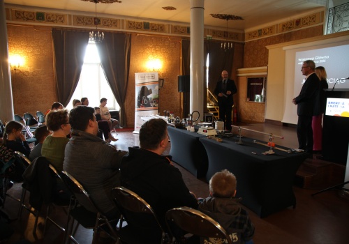 Rodzinny pociąg do fizyki w Stacji Muzeum, czyli nauka przez doświadczenia