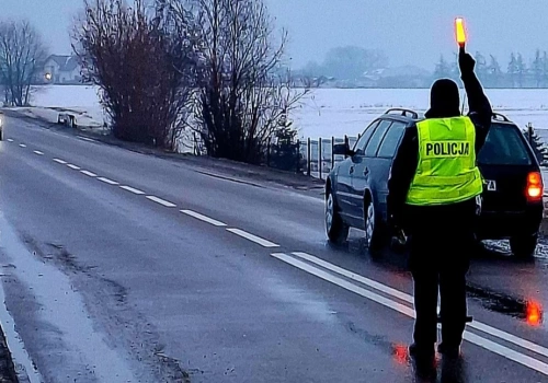 Uciekł na parking, bo zobaczył radiowóz. Był kompletnie pijany