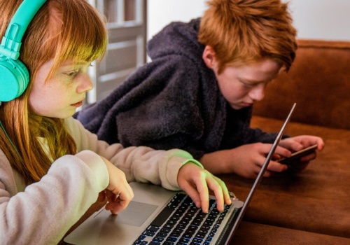 Małopolska. Sejmik apeluje o ustawowy zakaz dostępu do mediów społecznościowych dla dzieci