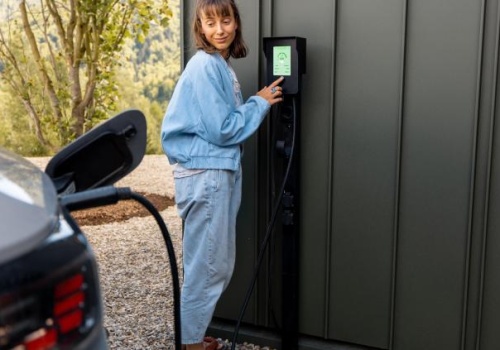 Instalacja wallboxa w 2026 roku – jak tanio i legalnie ładować elektryka w domu?