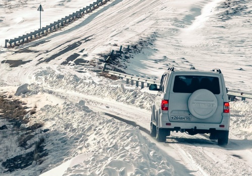Rzadka zasada pierwszeństwa w górach. Kto ustępuje na wąskiej drodze?