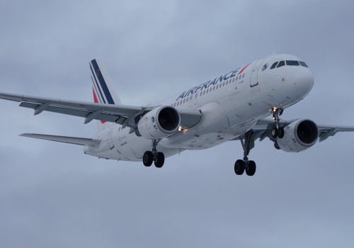 Tragedia na pokładzie samolotu lecącego do Paryża. Nie żyje niemowlę