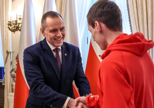 Karol Nawrocki w centrum uwagi. Dostał wyjątkowy prezent