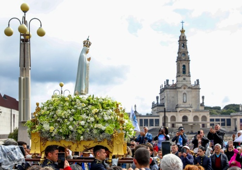 Wiele świątyń zniszczonych po przejściu orkanu przez Portugalię. Także sanktuarium w Fatimie