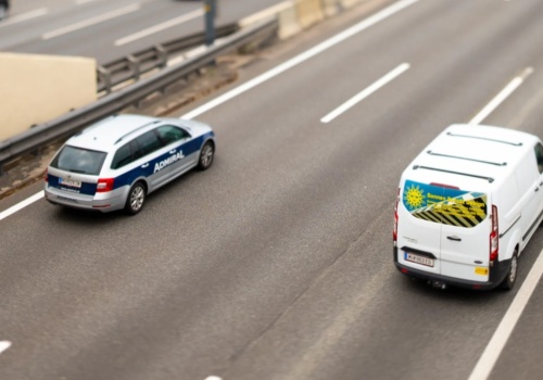 Pierwszeństwo na drodze trzypasmowej. Reguła jest prostsza, niż myślisz