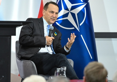 Sikorski szantażuje prezydenta? Opowiadał o wecie ws. SAFE