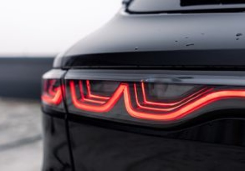 Nowe, a już 3-letnie. Te auta stoją w salonach latami