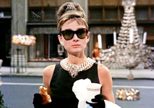 Wiemy, kto zagra Audrey Hepburn. Już w hicie Netflixa było widać podobieństwo