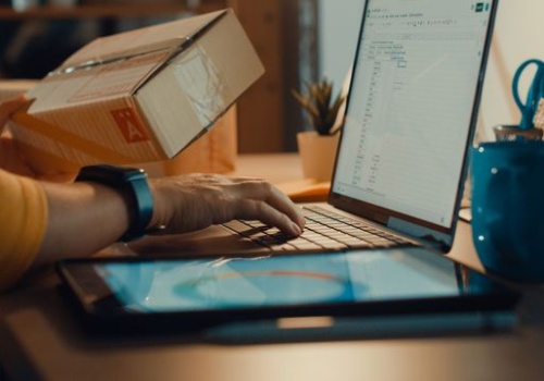 ChatGPT zamiast Google, czyli jak AI zmienia nawyki i zakupy online