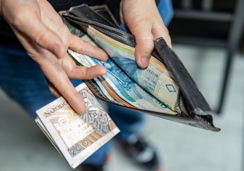 Praca 40 godzin tygodniowo i realna szansa na 15 tys. zł brutto. Szukają aż 3 osób