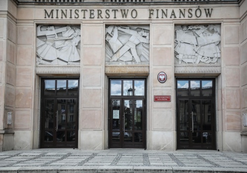 Chaos z akcyzą od elektronicznych papierosów: jedno ministerstwo i dwa różne projekty