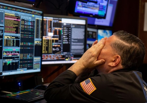 Straty indeksów w USA, rocznica inwazji na Ukrainę, Chiny wracają do gry