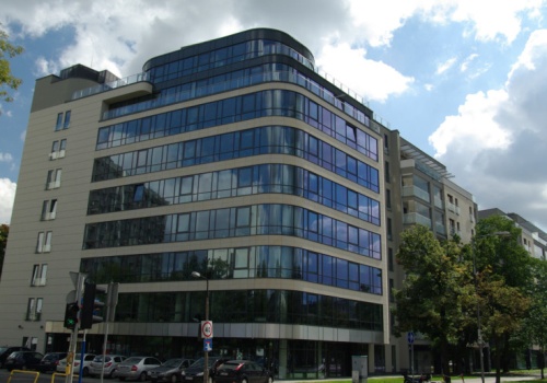 W Warszawie przerabiają biurowce na mieszkania. Ruszają z wielkimi przebudowami