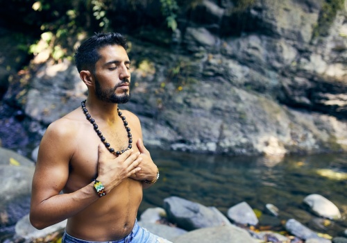 Przecieram oczy ze zdumienia. Ta uczelnia prowadzi studia dla szarlatanów i znachorów