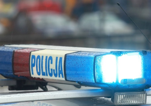 Zadał żonie kilkanaście ciosów nożem, potem uciekł do Czech. Kobieta cudem przeżyła