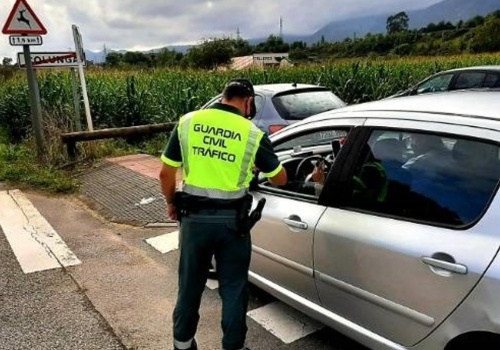 Mandat za brak tych dokumentów w aucie. Nowe przepisy na Wyspach