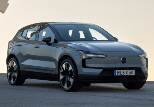 Baterie w 40 323 egzemplarzach Volvo EX30 69 kWh do naprawy. Producent zaleca ładowanie do 70 procent