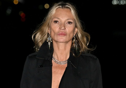 52-letnia modelka weszła i skupiła na sobie uwagę. Patrzyli tylko na nią