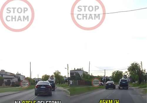 Uznał wyprzedzanie w tym miejscu za dobry pomysł. Przeszkodziło mu koło ciężarówki