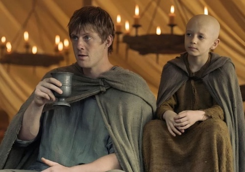 Rycerz siedmiu królestw: wyjaśnienie zakończenia 1. sezonu - i co ono oznacza dla 2. sezonu