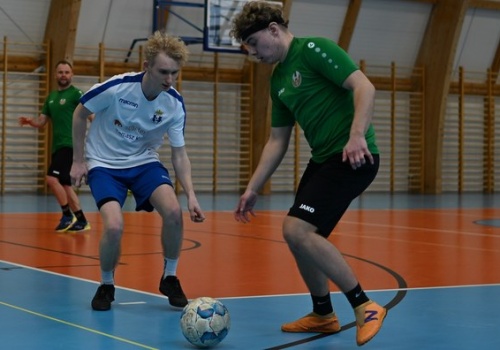 Historyczny triumf LZS-u Staw. Zespół z gminy Czarnożyły halowym mistrzem powiatu LZS w piłce nożnej (zdjęcia)