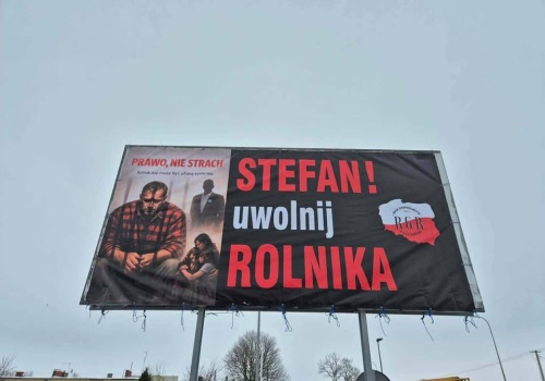 Powiesili bilbordy z wezwaniem do uwolnienia aresztowanego rolnika. Otrzymują wezwania od prawników ministra