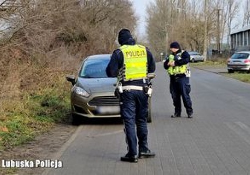 Policja skontroluje pasażera. Sprawdzi nie tylko trzeźwość