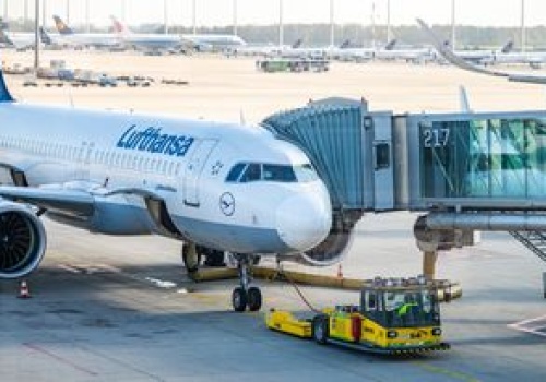 Chaos na lotnisku w Niemczech. Polacy nocowali w samolotach