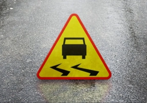 Ostrzeżenie w Ciechanowie i całym powiecie. Uważajcie na drogach i chodnikach