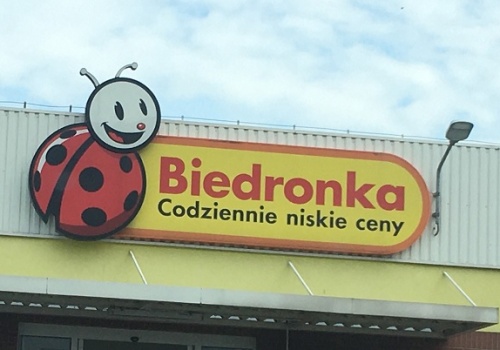 Biedronka wycofuje cebulę z powodu kadmu. Pilny komunikat dla klientów